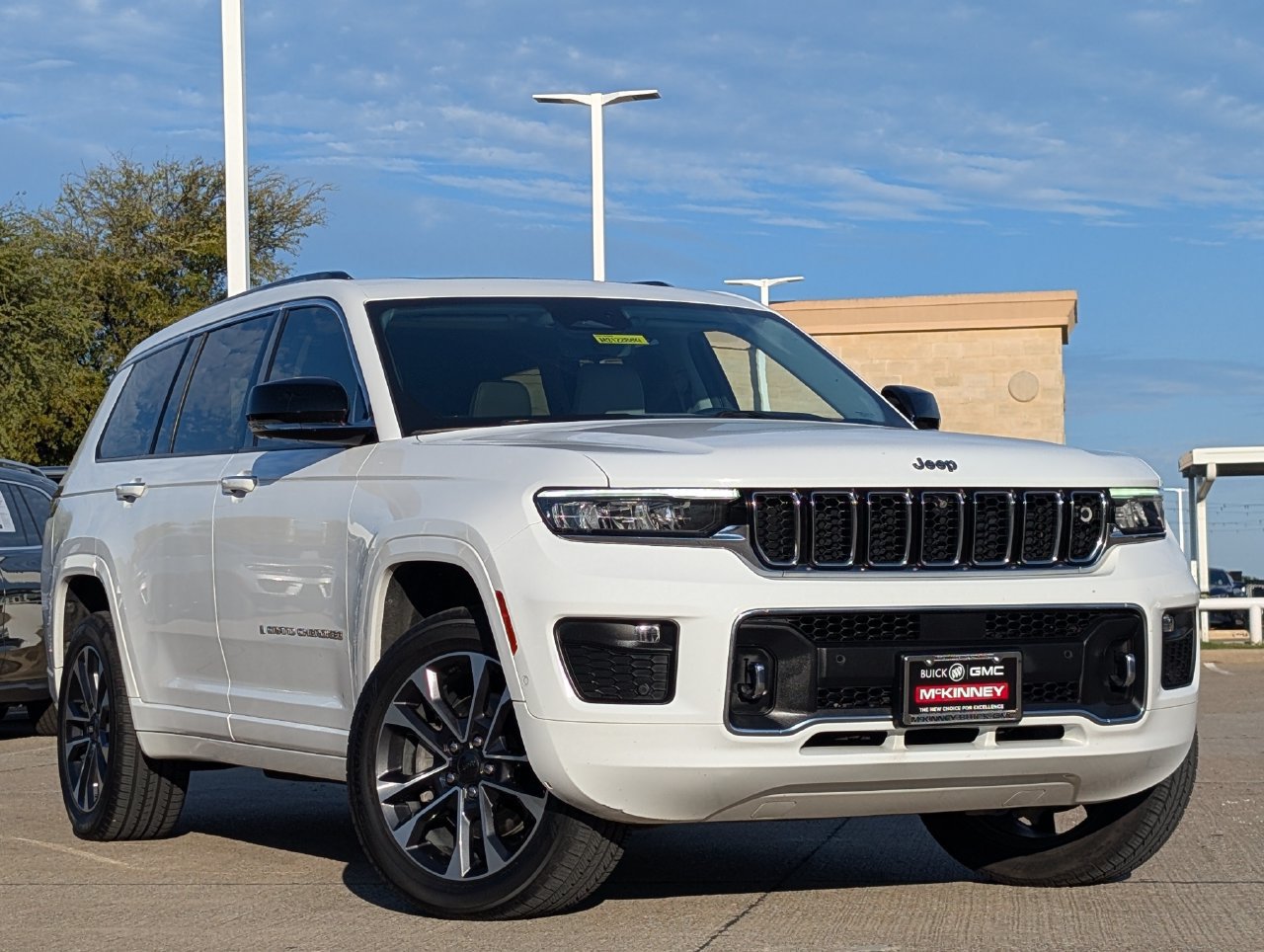 Used 2021 Jeep Grand Cherokee L Overland w/ Advanced Protech Group III AWD/4WD image 2