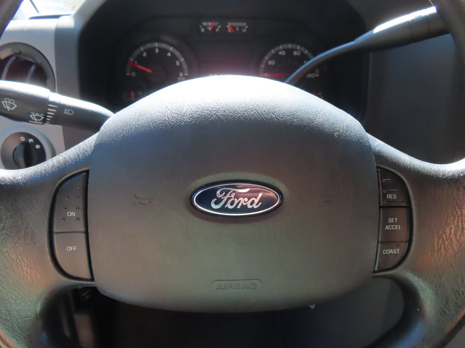 Used 2014 Ford E-350 and Econoline 350 XLT RWD image 15