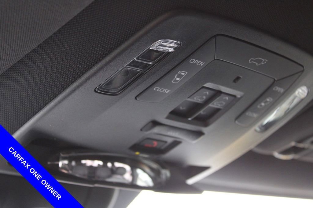 Used 2025 Toyota Sienna Platinum image 50