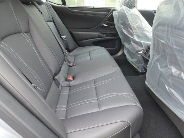 New 2025 Lexus ES 350 Ultra Luxury image 6