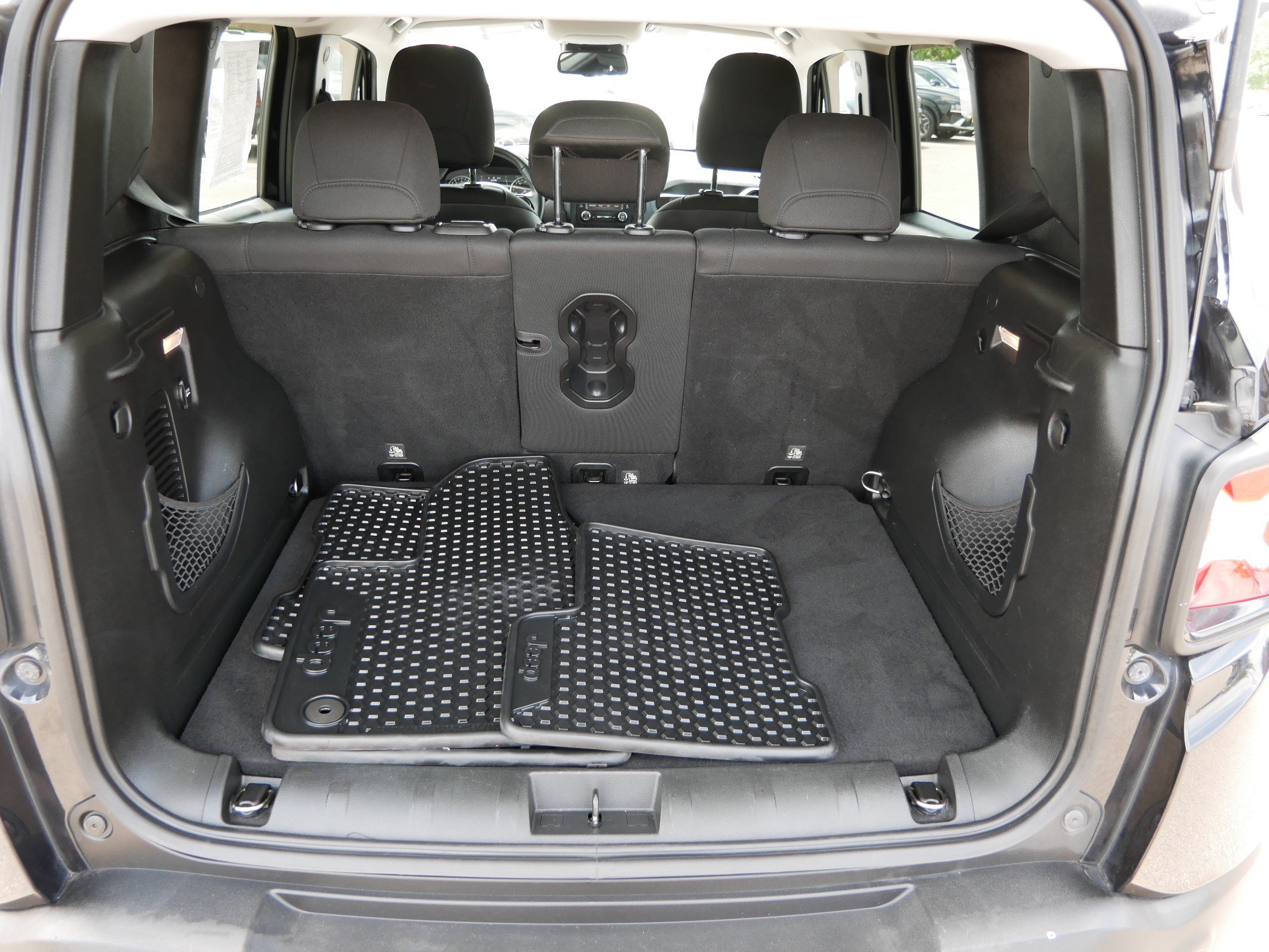 Used 2016 Jeep Renegade Latitude AWD/4WD image 18