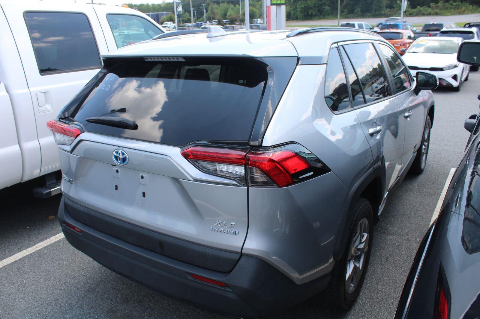 Used 2023 Toyota RAV4 XLE w/ XLE Grade Weather Package AWD/4WD image 4
