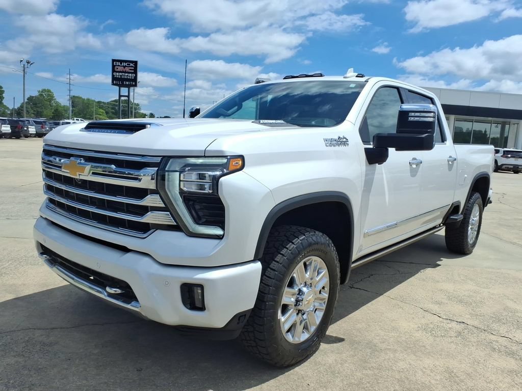 Used 2024 Chevrolet Silverado 2500 High Country w/ High Country Premium Package AWD/4WD image 3