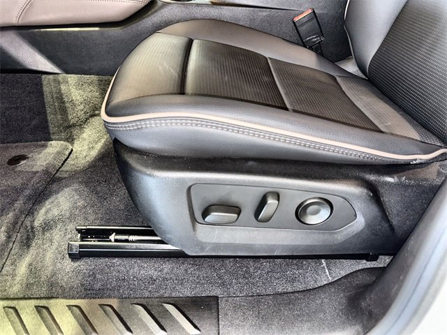 Used 2024 GMC Canyon Denali image 12