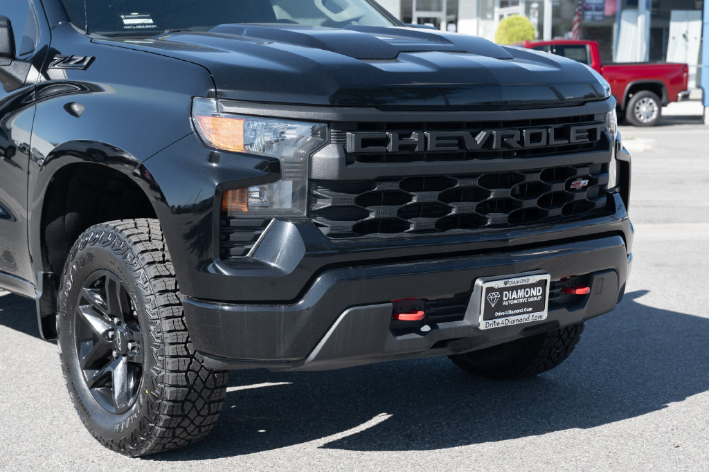 Used 2023 Chevrolet Silverado 1500 Custom Trail Boss w/ LPO, Dark Essentials Package AWD/4WD image 9