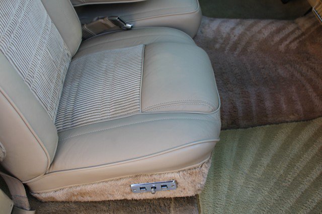 Used 1990 Jeep Grand Wagoneer image 70