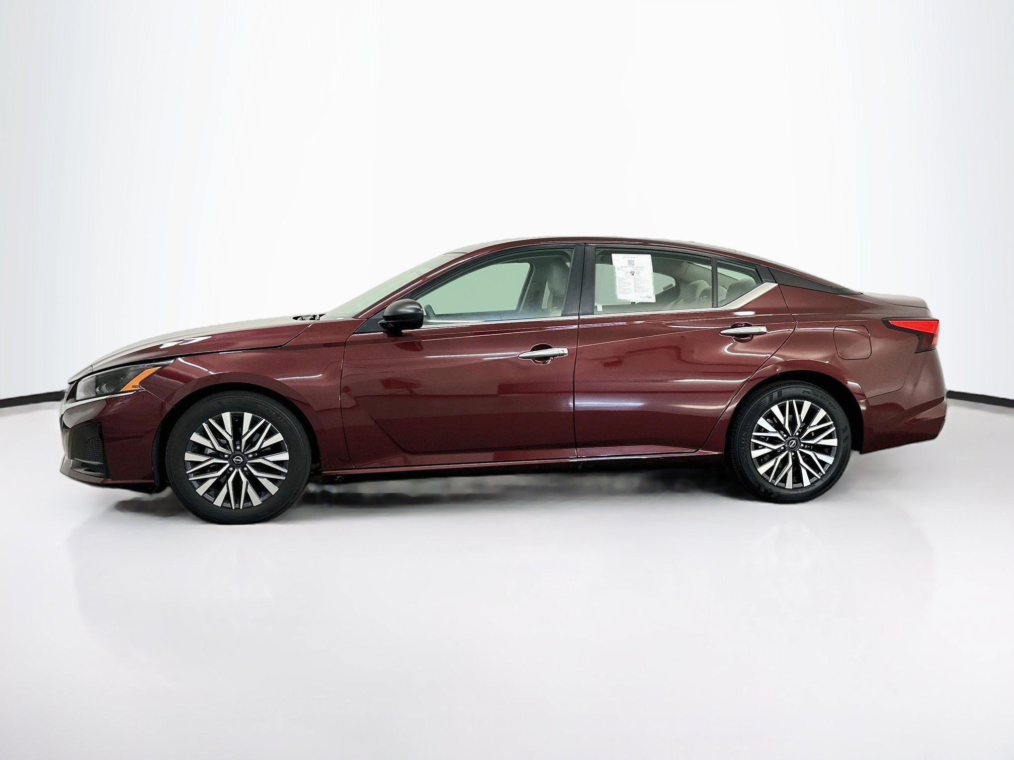 Used 2025 Nissan Altima 2.5 SV FWD image 4