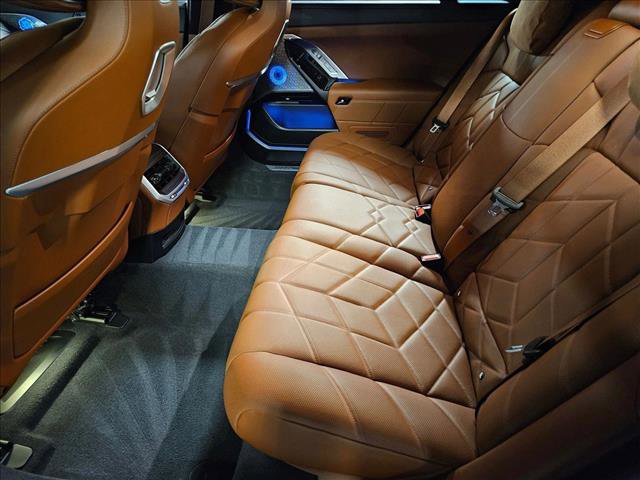 Certified 2023 BMW 760i xDrive w/ Executive Package AWD/4WD image 17