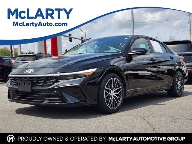 Used 2025 Hyundai Elantra Sport image 1