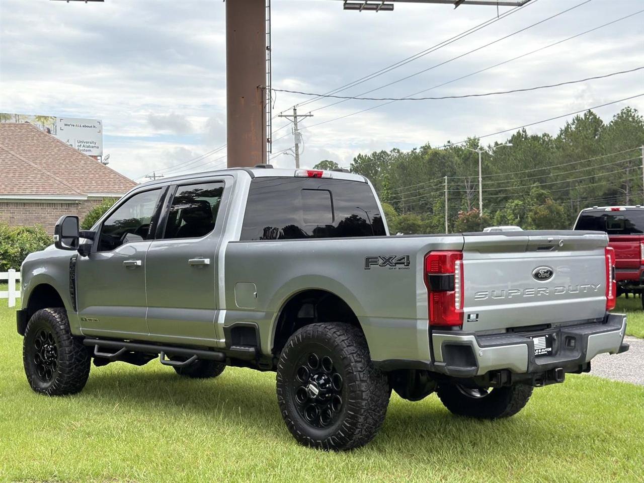 Used 2023 Ford F350 Lariat w/ Black Appearance Package AWD/4WD image 7