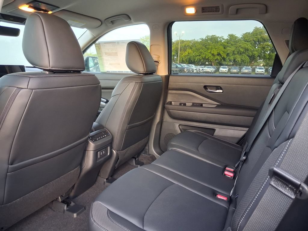 New 2026 Nissan Pathfinder SL FWD image 5