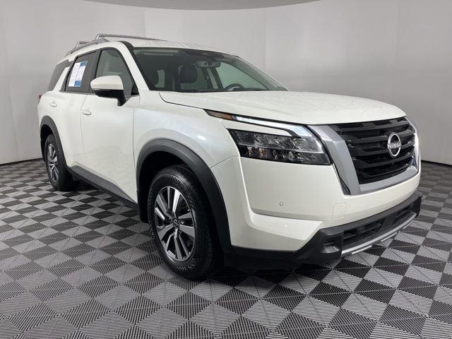 Used 2024 Nissan Pathfinder SL image 2