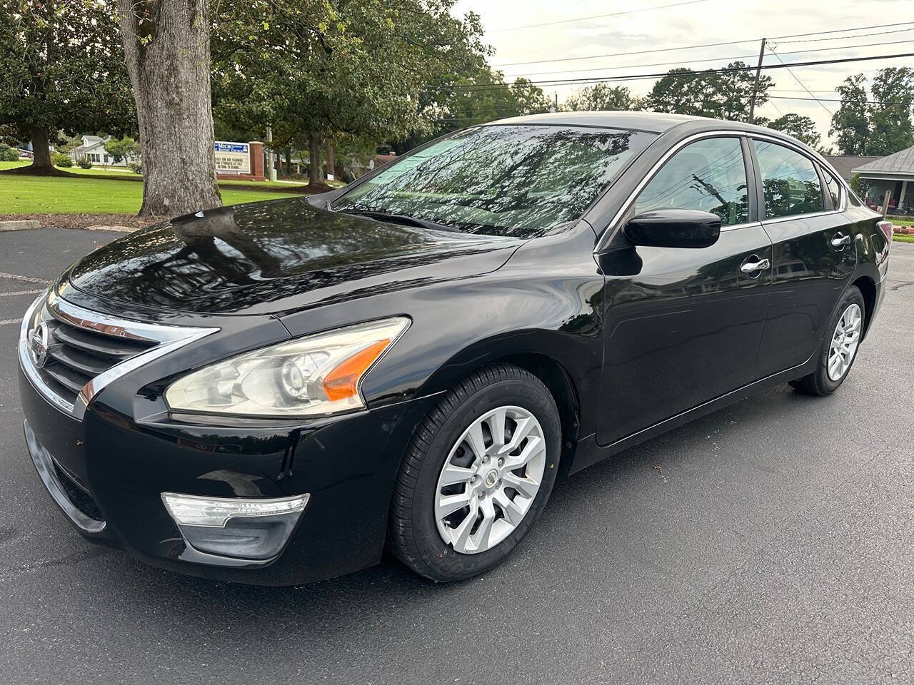 Used 2015 Nissan Altima 2.5 S w/ Power Driver Seat Package FWD image 2