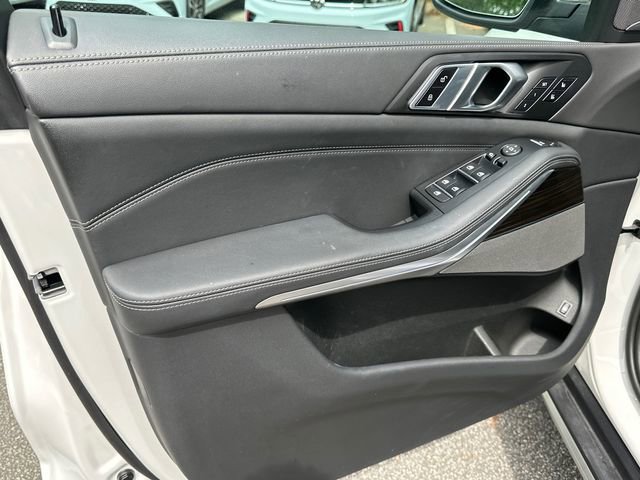 Used 2025 BMW X5 xDrive50e w/ Executive Package AWD/4WD image 10