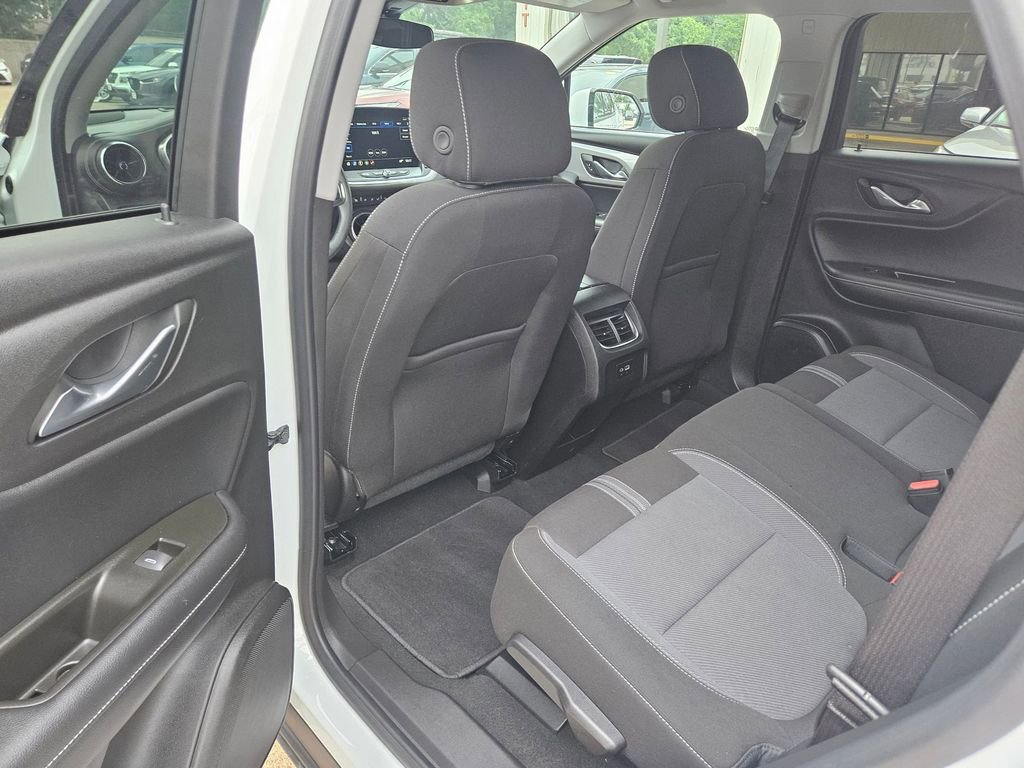 Used 2025 Chevrolet Blazer LT FWD image 28