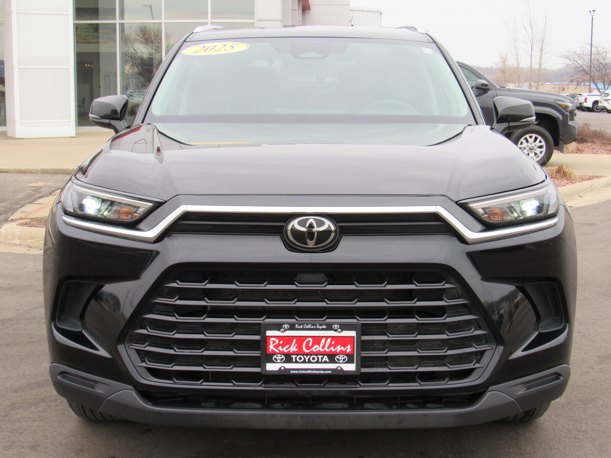 Used 2025 Toyota Grand Highlander XLE image 3