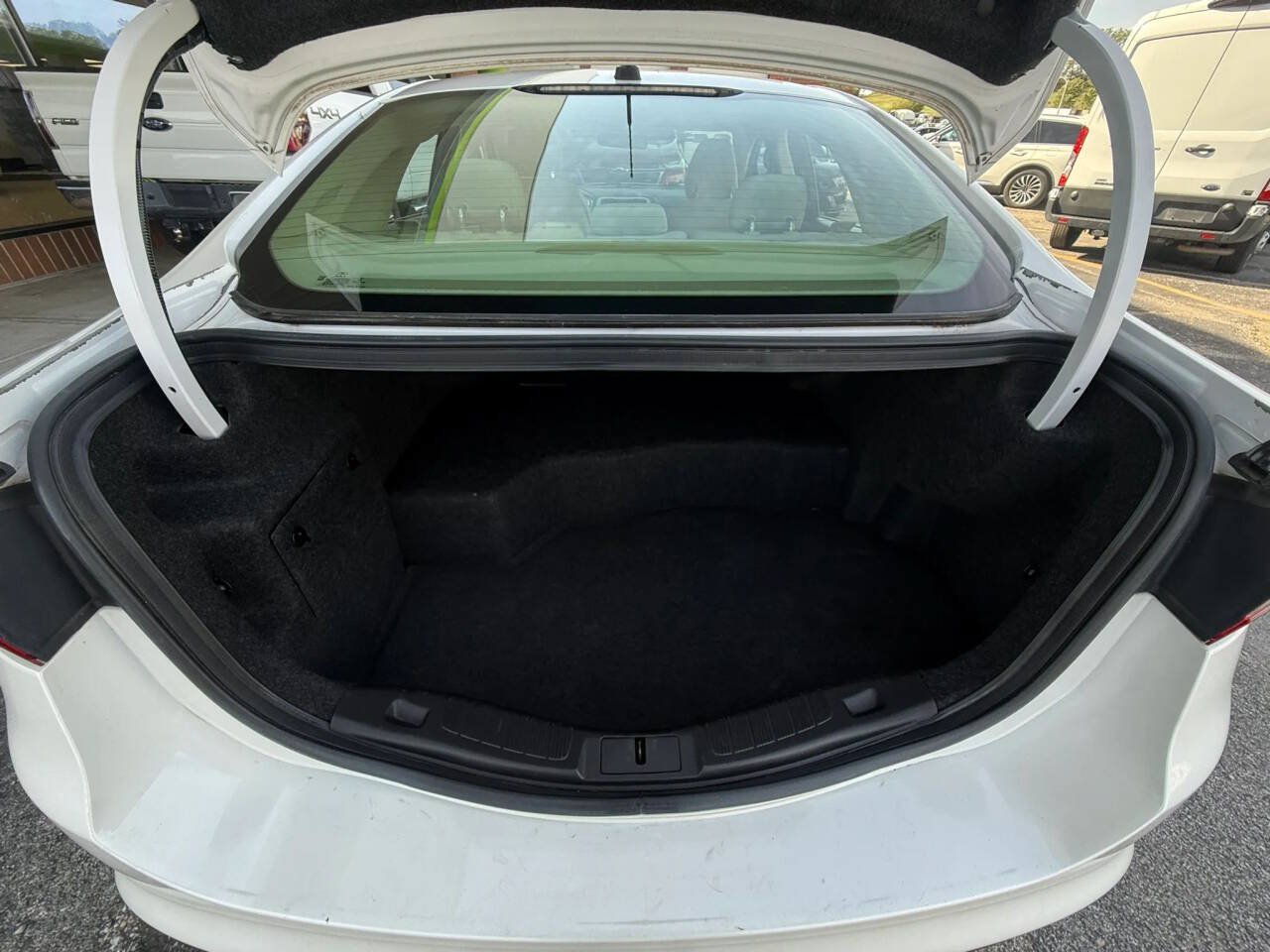 Used 2014 Ford Fusion SE FWD image 14