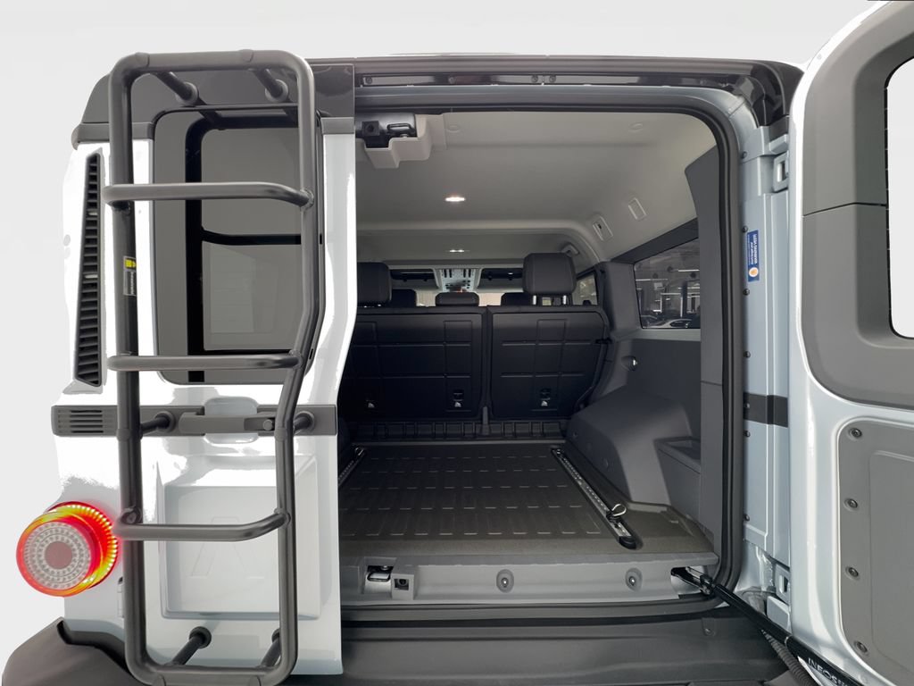 Used 2024 INEOS Grenadier Station Wagon AWD/4WD image 18