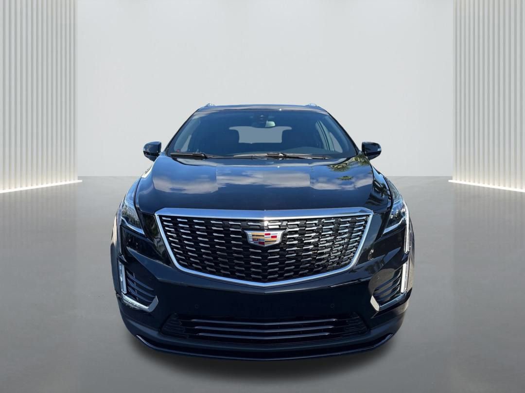 New 2025 Cadillac XT5 Luxury image 2