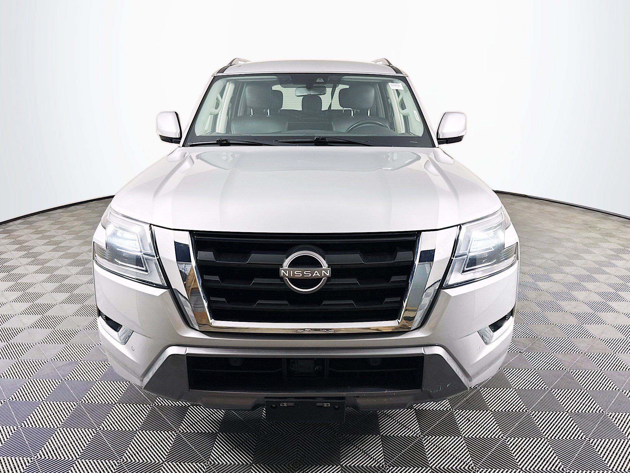 Used 2021 Nissan Armada SV RWD image 2