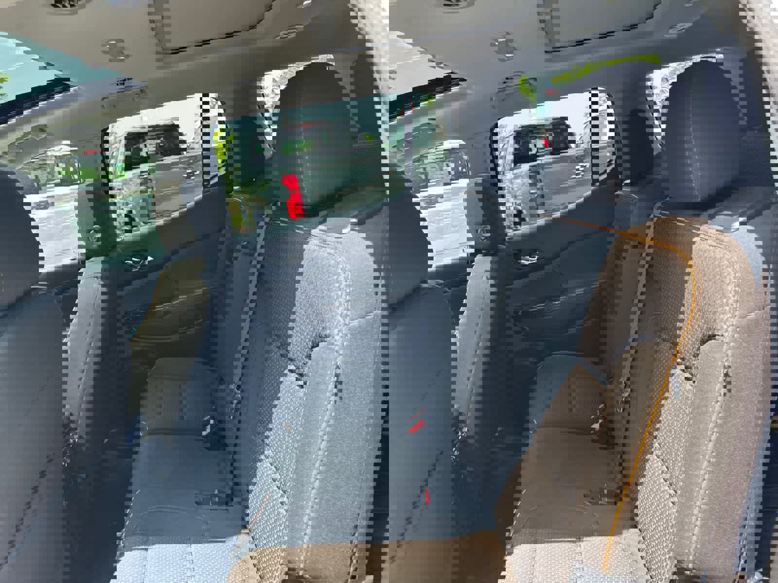 Used 2023 GMC Acadia AT4 image 32