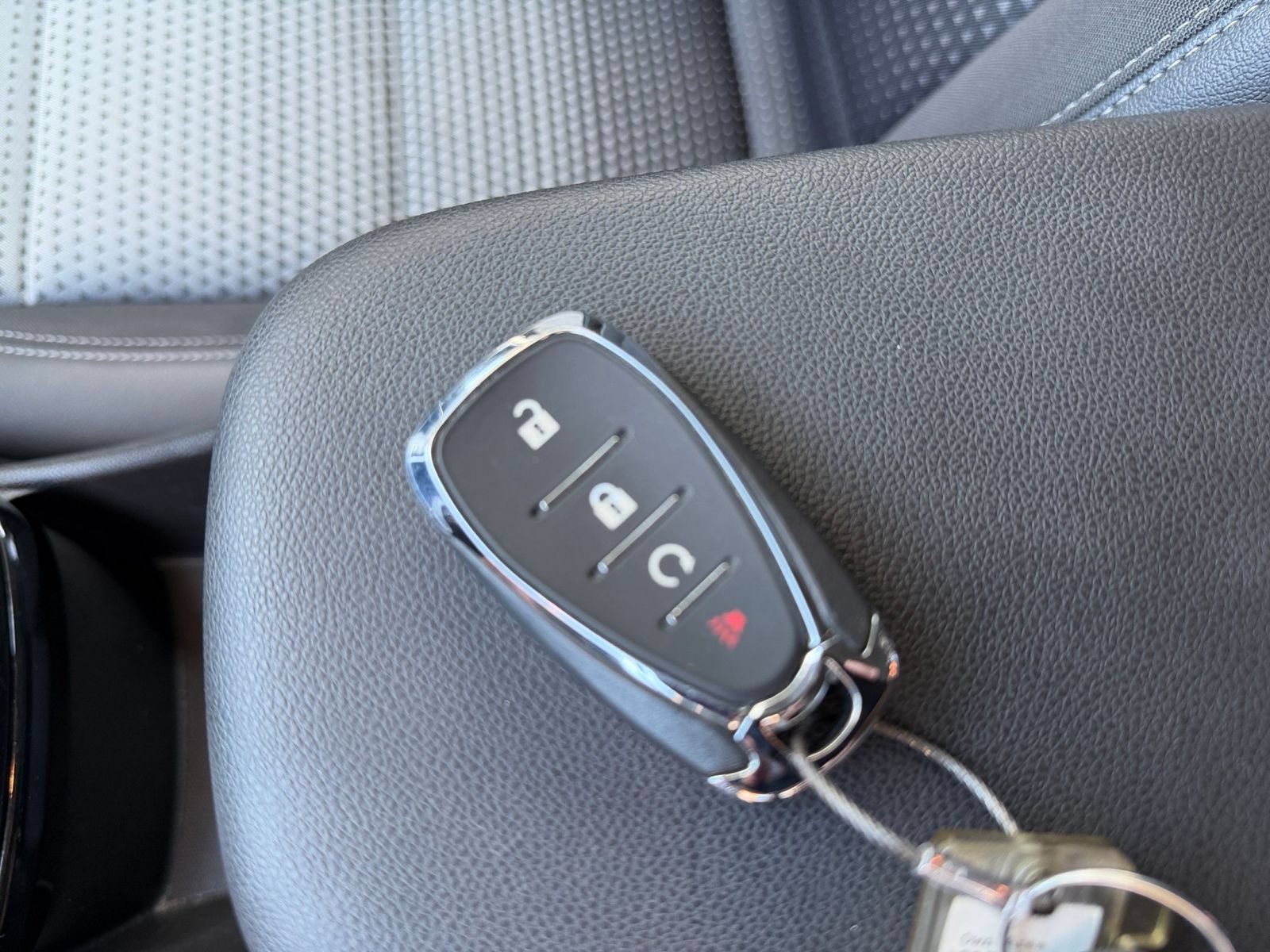 Used 2025 Chevrolet Trax LT FWD image 22