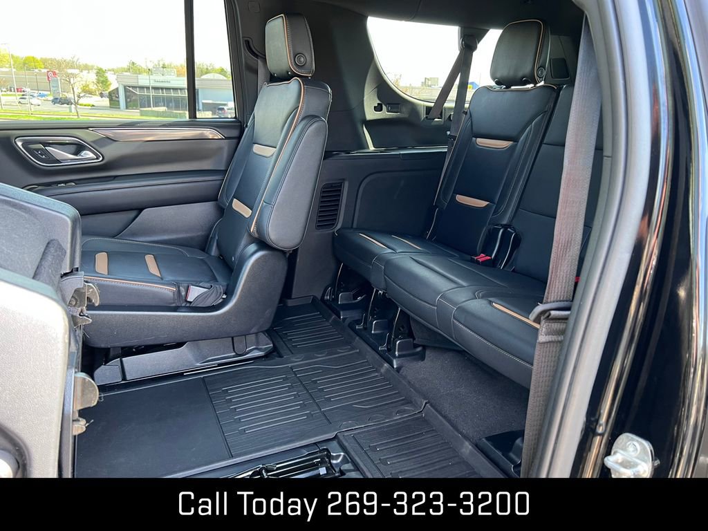 Used 2023 GMC Yukon XL AT4 w/ AT4 Premium Plus Package AWD/4WD image 7