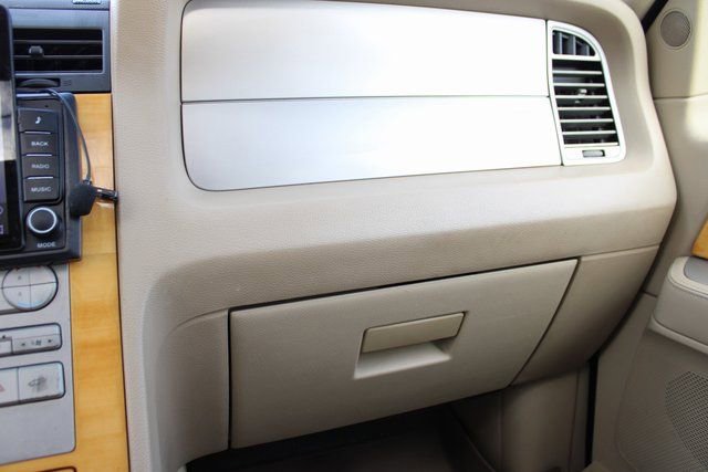 Used 2008 Lincoln Navigator L 4WD image 32