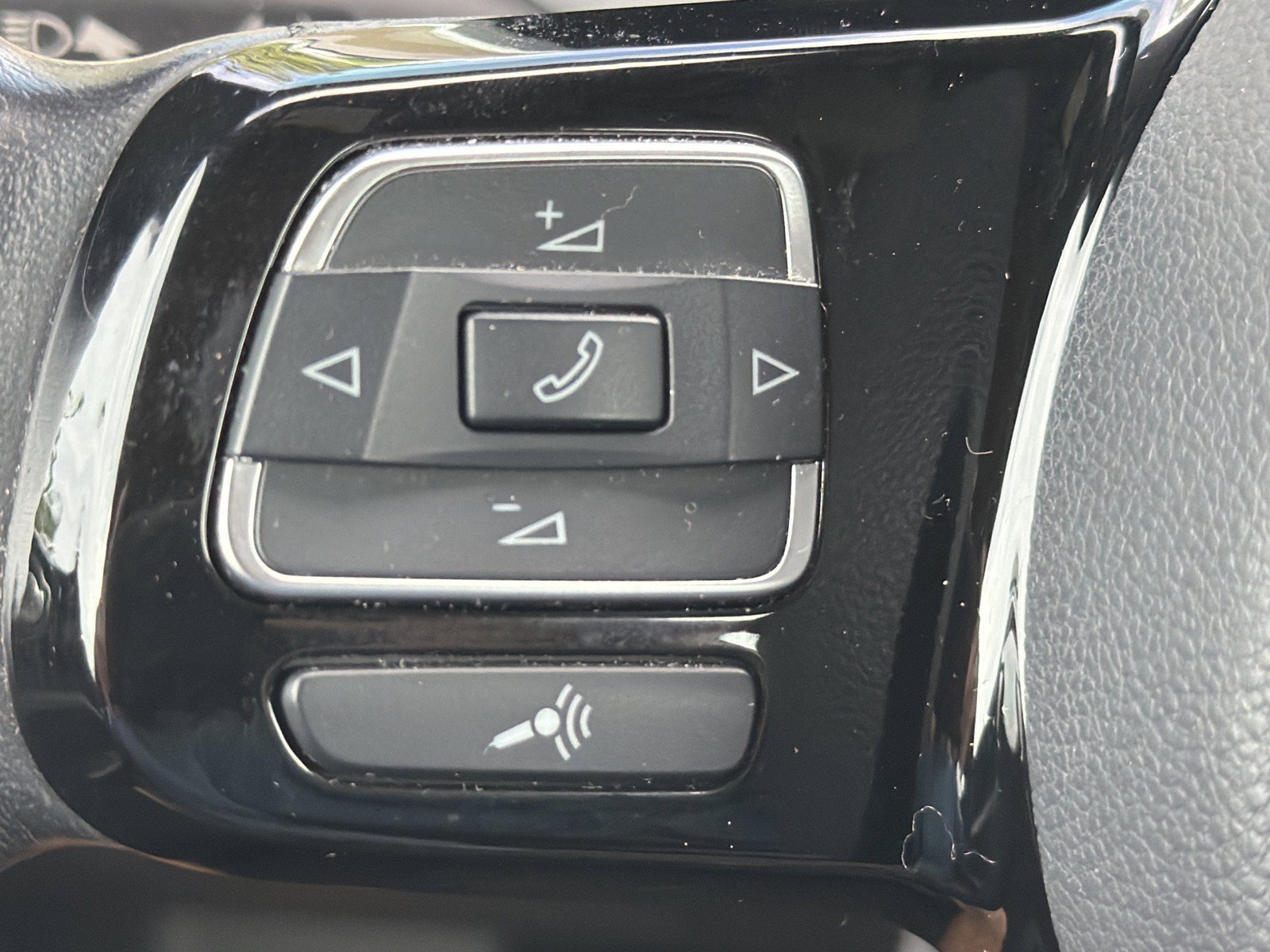 Used 2019 Volkswagen Beetle 2.0T SE FWD image 20