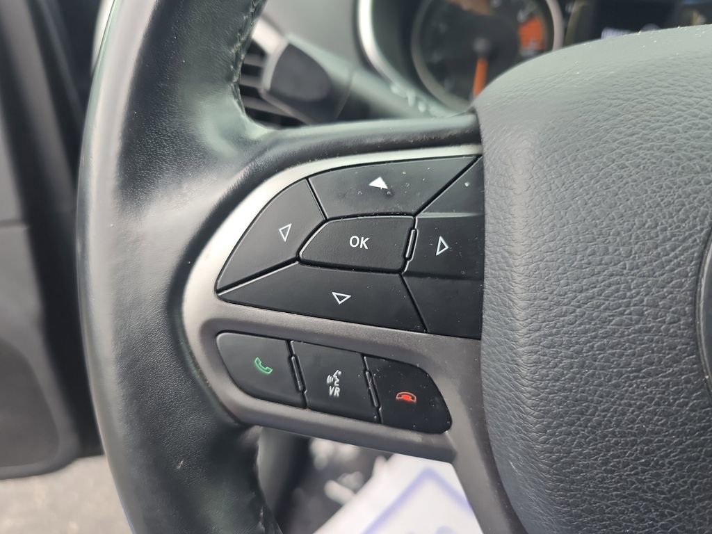 Used 2019 Jeep Cherokee Latitude Plus image 21