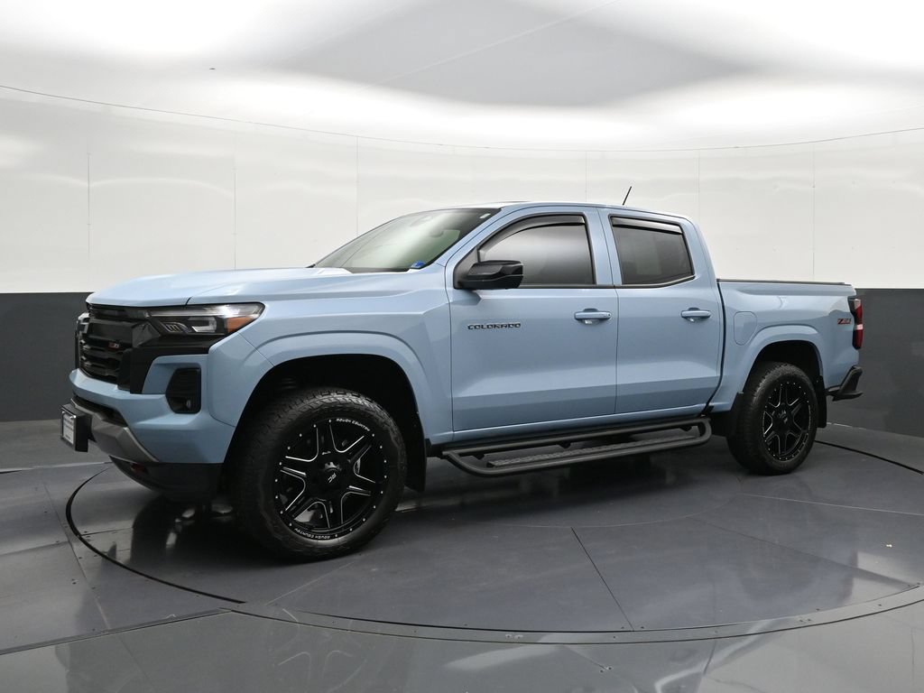 Used 2025 Chevrolet Colorado Z71 w/ Technology Package AWD/4WD image 1