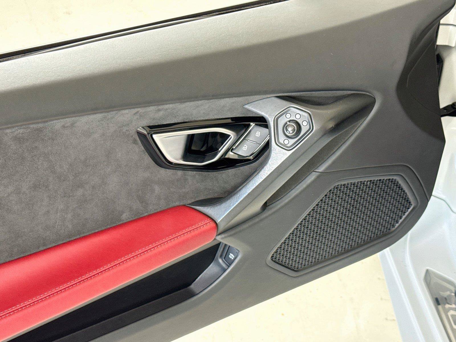 Used 2016 Lamborghini Huracan LP 610-4 AWD/4WD image 12