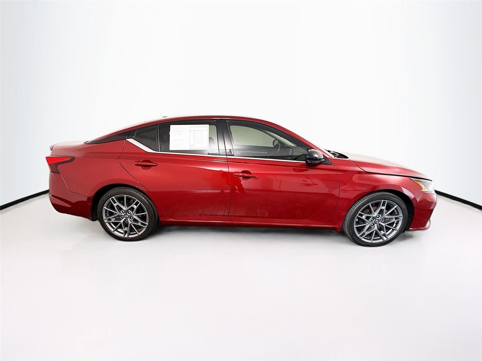 Used 2024 Nissan Altima 2.0 SR FWD image 35