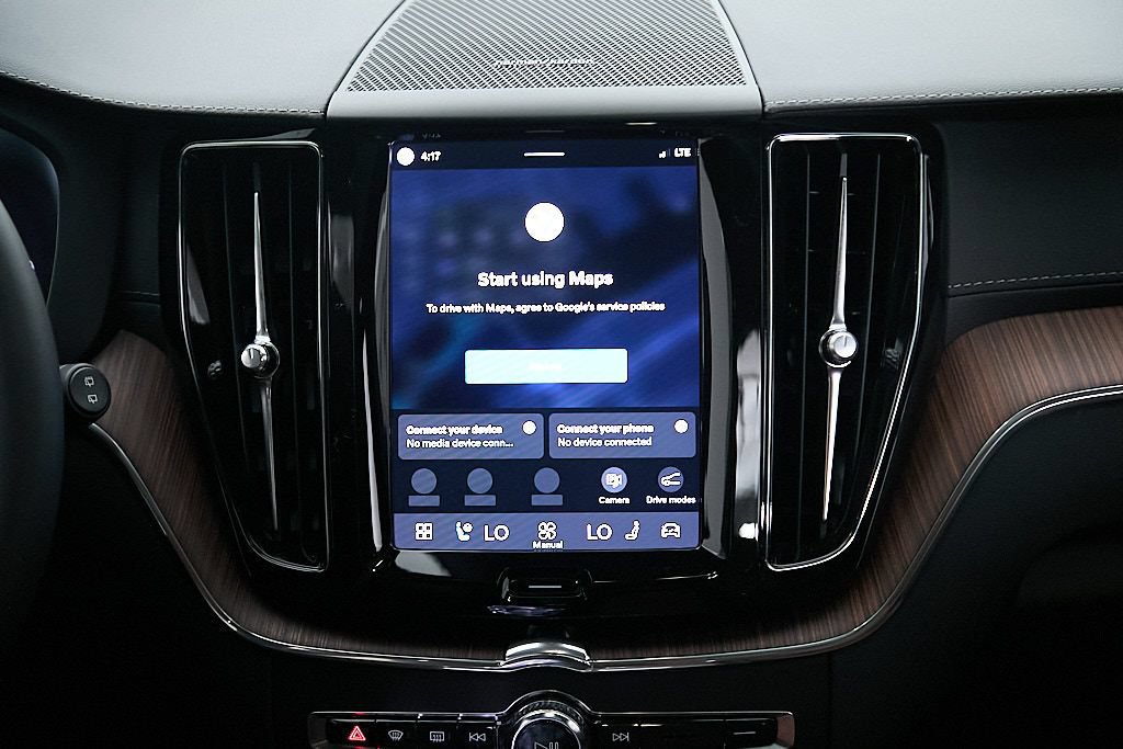 Certified 2023 Volvo XC60 T8 Ultimate w/ Climate Package AWD/4WD image 28