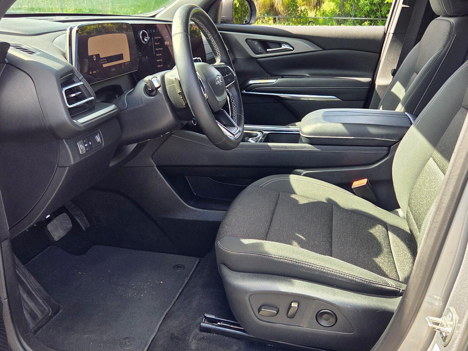 Certified 2025 Chevrolet Traverse LT w/ Midnight/Sport Edition FWD image 6