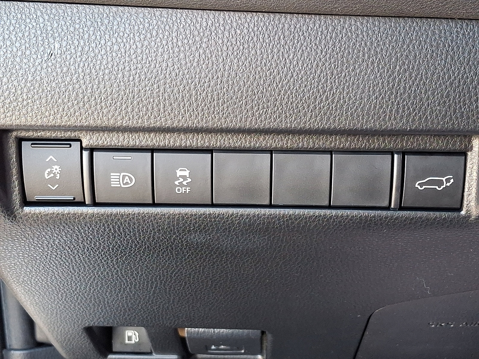 Certified 2023 Toyota Venza LE image 26