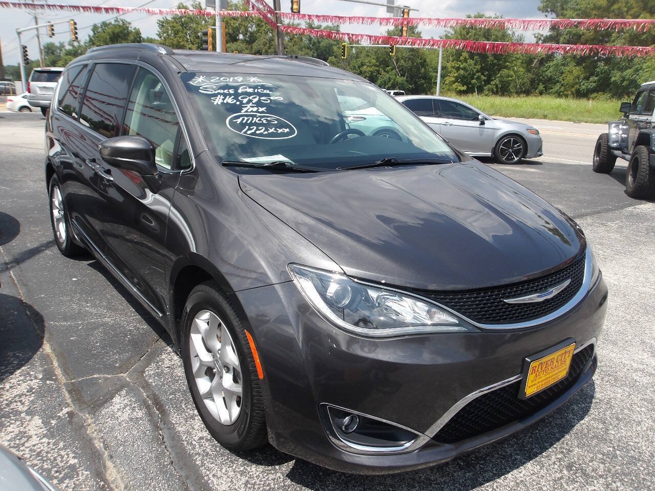 Used 2019 Chrysler Pacifica Touring-L Plus w/ Tire & Wheel Group