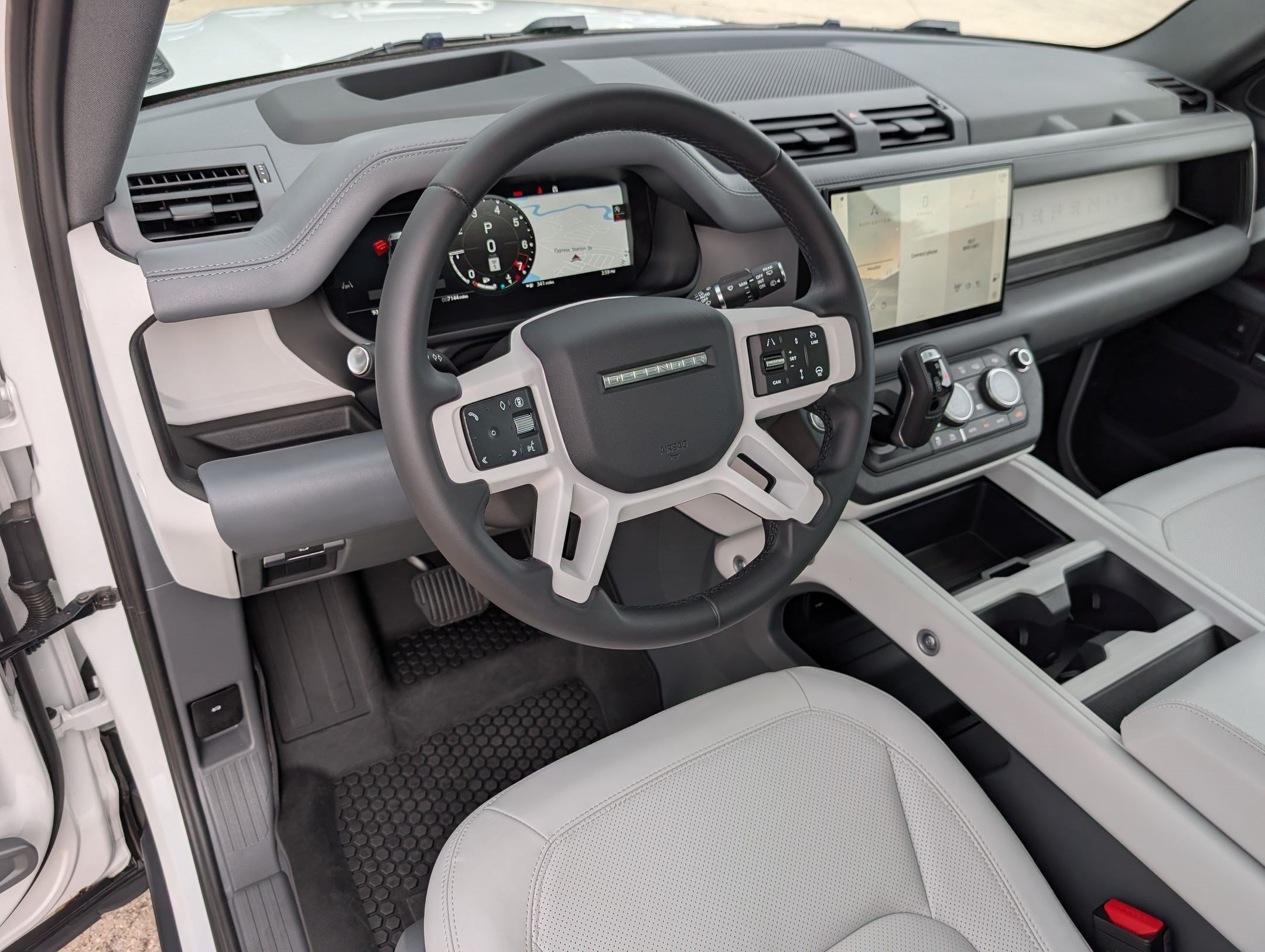 Used 2025 Land Rover Defender 90 X-Dynamic SE AWD/4WD image 4
