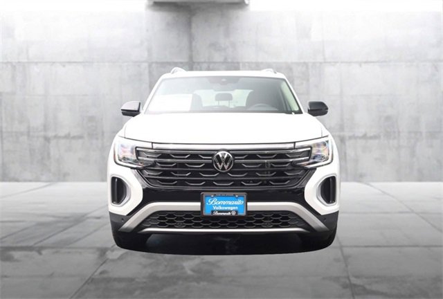 New 2025 Volkswagen Atlas Peak Edition SE image 4