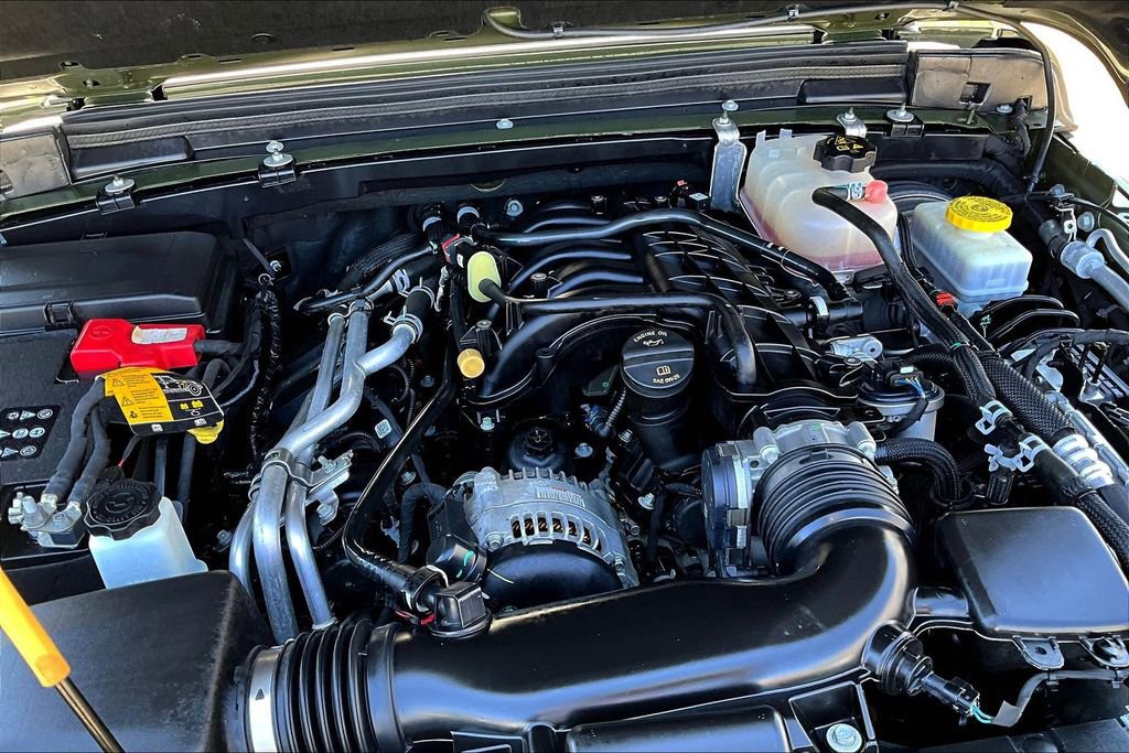 Used 2022 Jeep Wrangler Unlimited Sahara w/ Cold Weather Group AWD/4WD image 30