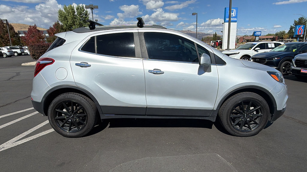 Used 2020 Buick Encore Preferred FWD image 2
