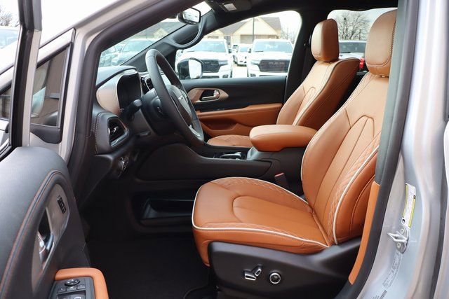 New 2026 Chrysler Pacifica Pinnacle AWD/4WD image 12