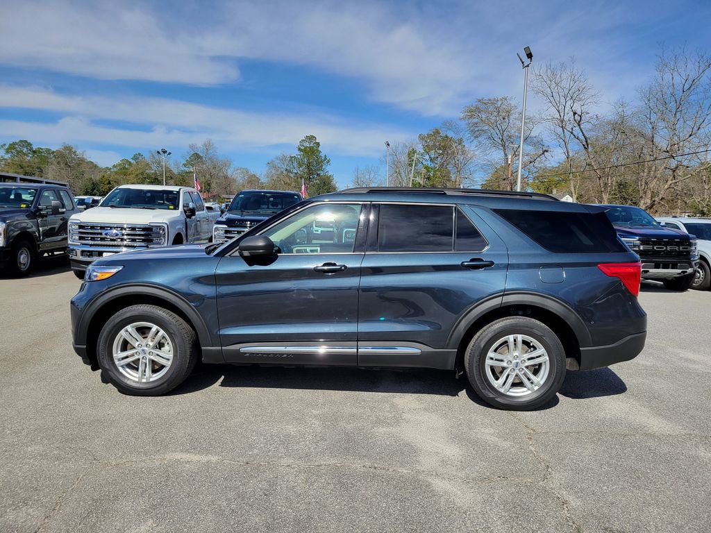Certified 2022 Ford Explorer XLT image 3