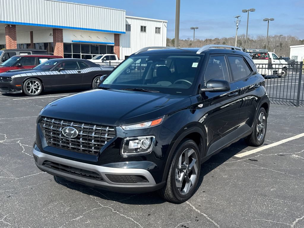 Used 2024 Hyundai Venue SEL video 2