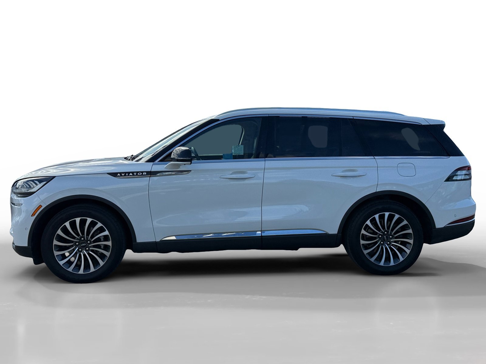 Used 2022 Lincoln Aviator Reserve w/ Elements Package Plus RWD image 2