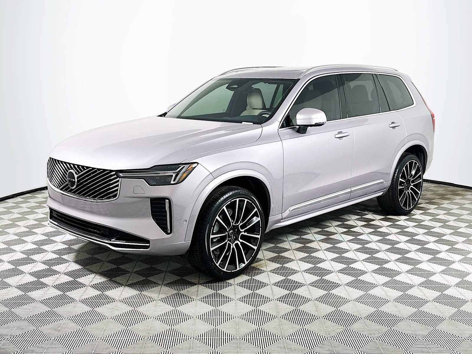 New 2026 Volvo XC90 B5 Plus w/ Protection Package Premier AWD/4WD image 3