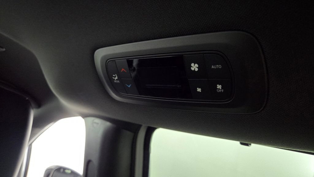 New 2025 Chrysler Pacifica Select w/ Fav Edition Package FWD image 35