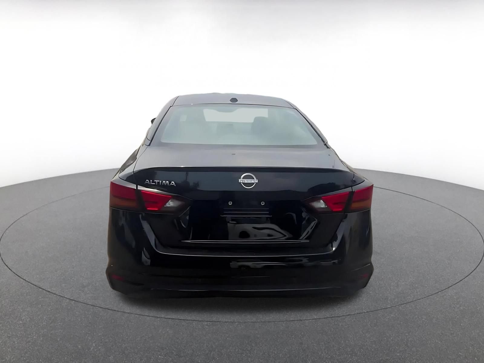 Used 2025 Nissan Altima 2.5 SV FWD image 12