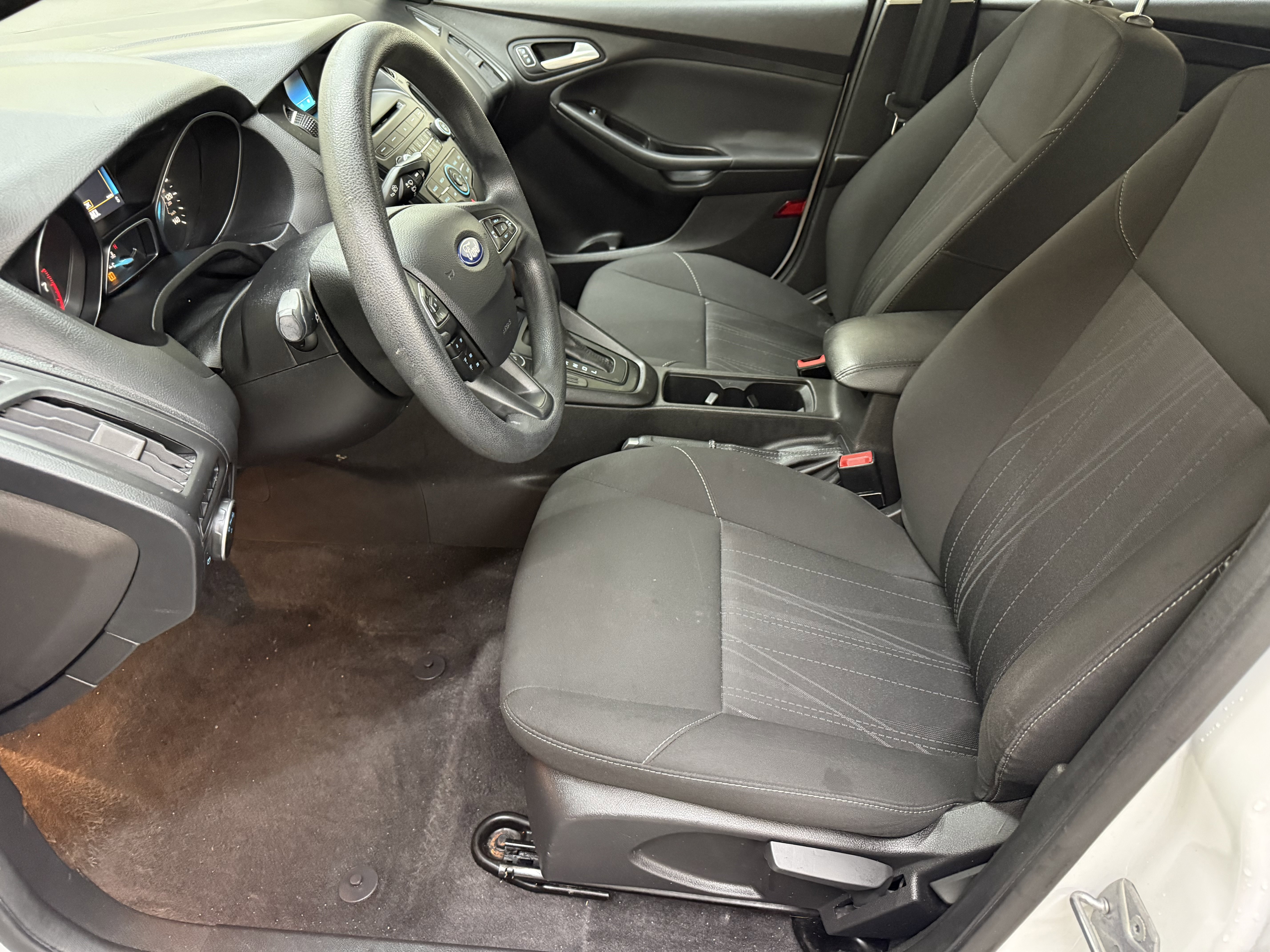 Used 2017 Ford Focus SE image 4