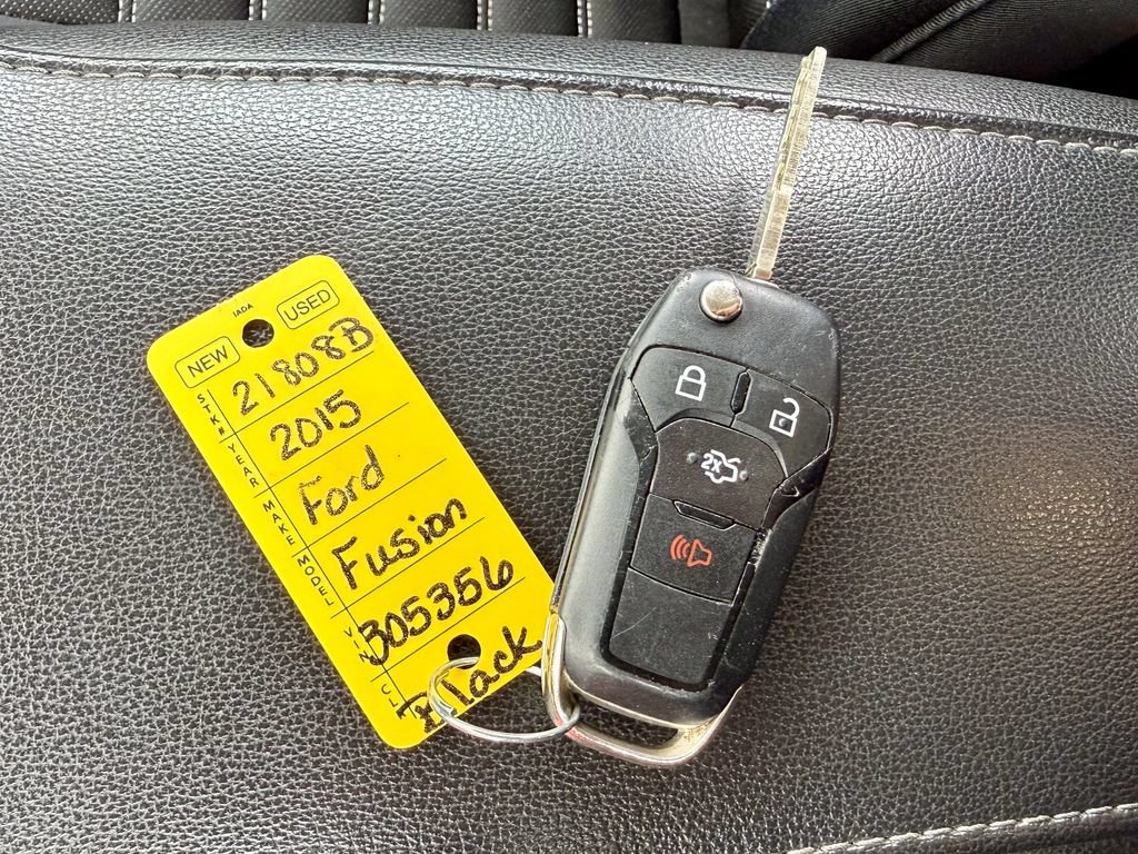 Used 2015 Ford Fusion SE FWD image 36